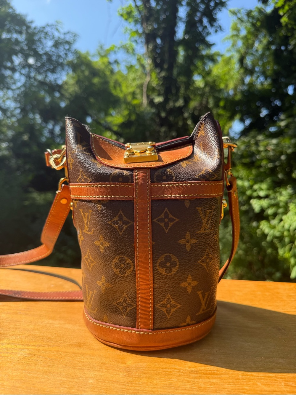 Louis Vuitton Monogram Bucket Crossbody - Brown/ Tan